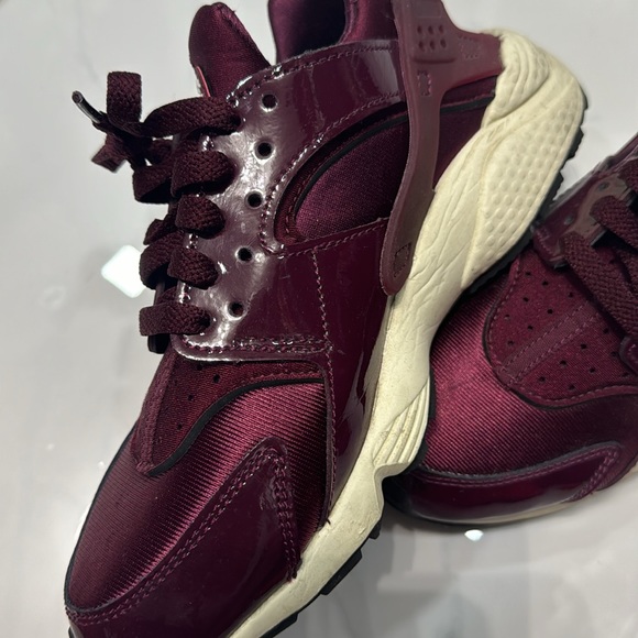 Nike Air Huarache women’s size 7 Beetroot - Picture 2 of 3
